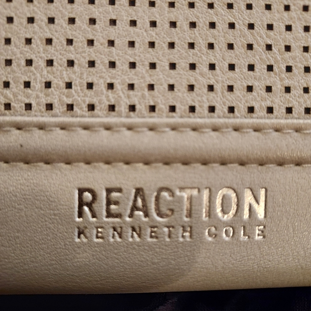 Reaction Wallet Kenneth Cole